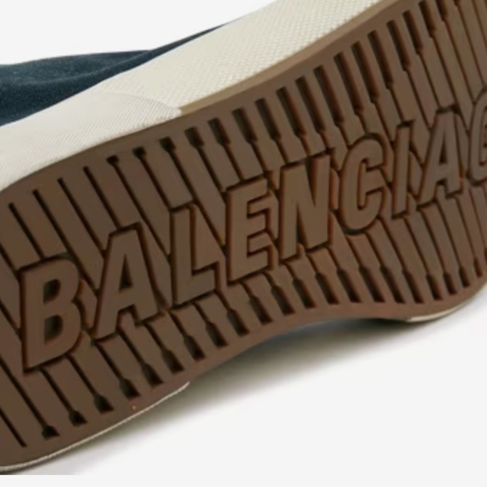 Balenciaga Women's Black High-Top Sneakers - Picture 9 of 13